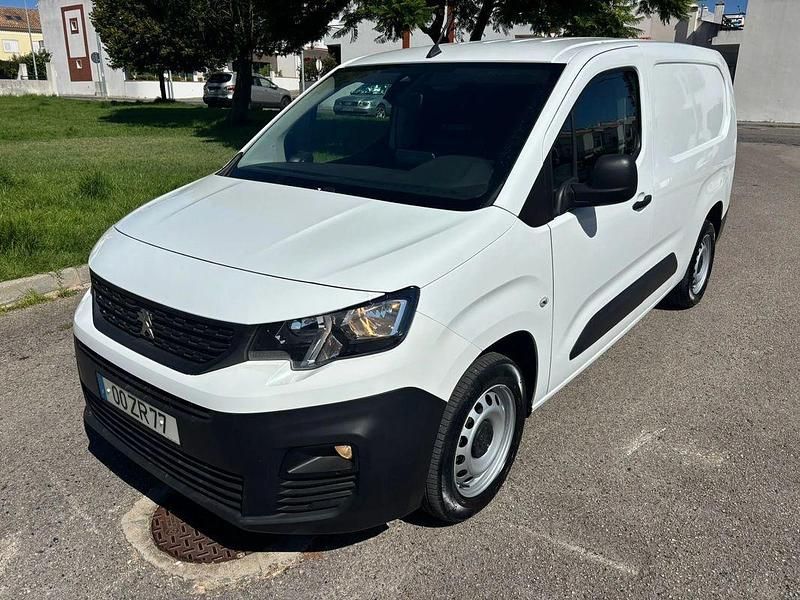 Branco Usado 2020 Peugeot Partner Monovolume | € 12.000 (Bom preço) - Imagem 1/4