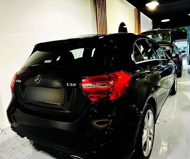 Usado Mercedes A180 Urban 109 HP (80 kW) 2014 Preto Citadino