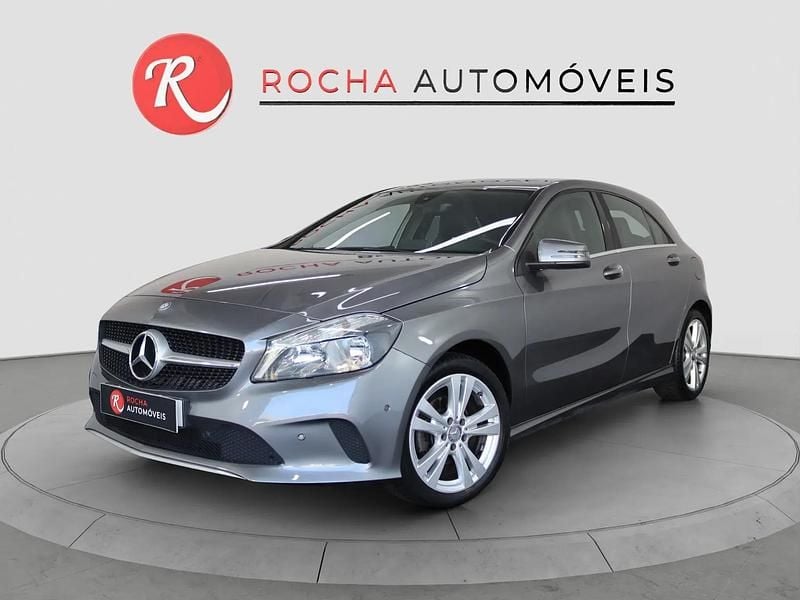 Cinza Usado 2016 Mercedes A180 Urban Citadino | € 16.490 (Preço justo) - Imagem 1/4