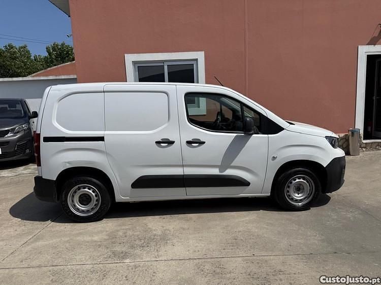 Branco Usado 2019 Peugeot Partner Monovolume | € 10.990 (Preço justo) - Imagem 1/1