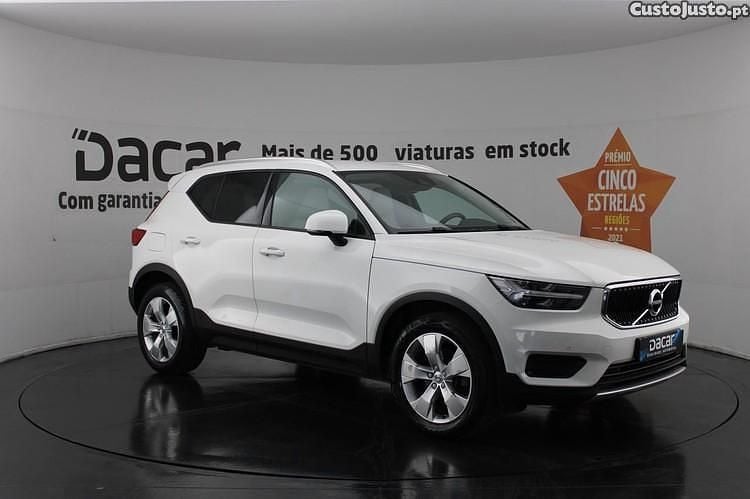 Branco Usado 2019 Volvo XC40 Momentum SUV | € 26.999 (Preço justo) - Imagem 1/1