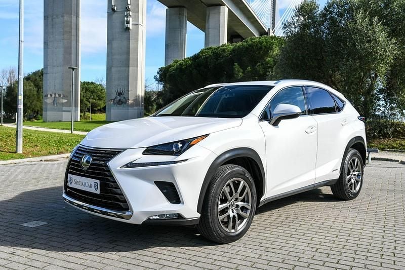 Branco Usado 2019 Lexus NX300h Executive Line SUV | € 34.950 - Imagem 1/4