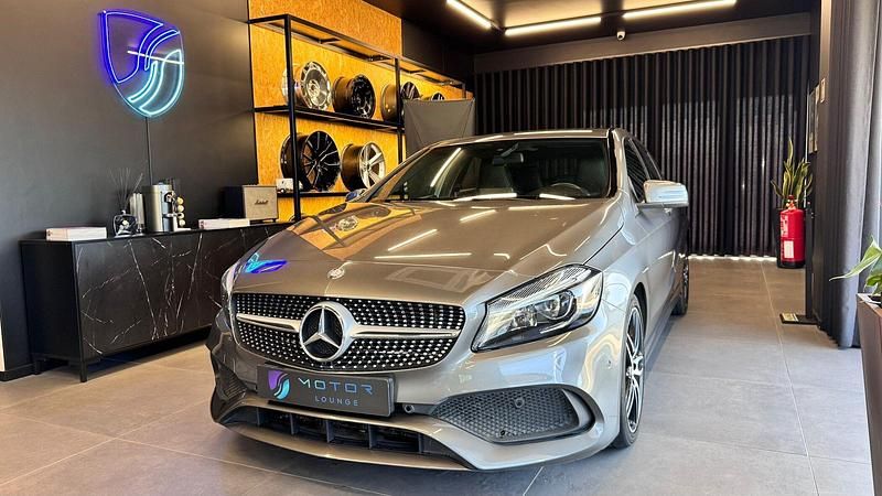 Cinza Usado 2015 Mercedes A180 AMG line | € 18.500 (Preço justo) - Imagem 1/4