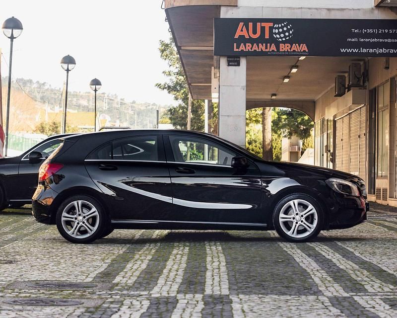 Usado Mercedes A180 Urban 109 HP (80 kW) 2013 Preto