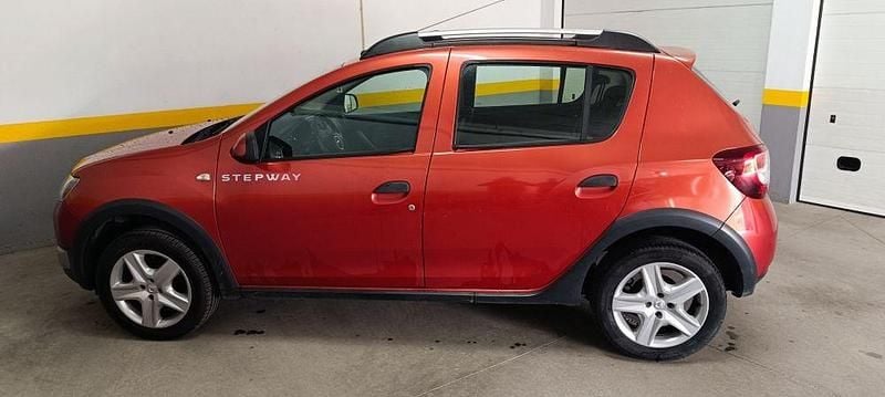 Usado Dacia Sandero Stepway 90 HP (66 kW) 2015 Sedan