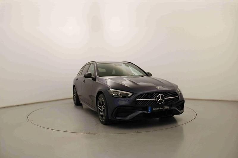 Usado Mercedes C300 Avantgarde 313 HP (230 kW) 2024 Azul Carrinha