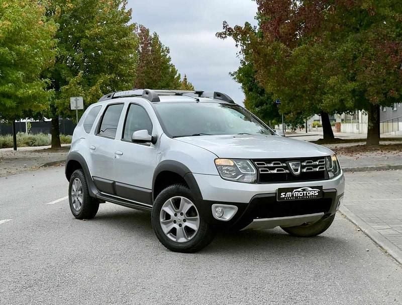 Cinzento Usado 2014 Dacia Duster Prestige SUV | € 12.500 (Preço justo) - Imagem 1/4