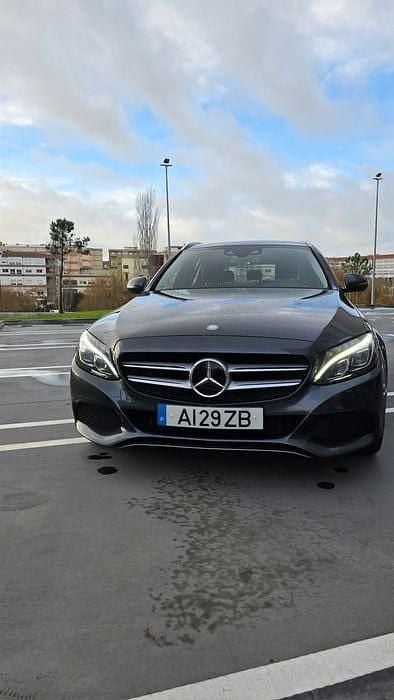 Usado 2015 Mercedes C350e Sedan | € 16.500 - Imagem 1/4