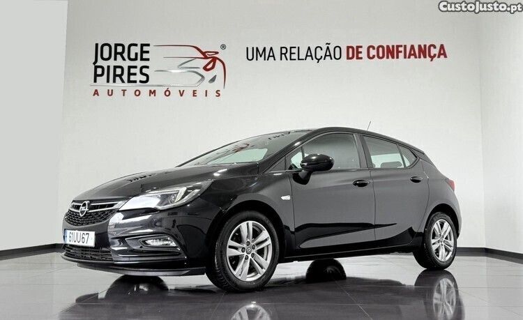 Preto Usado 2018 Opel Astra Dynamic Sedan | € 13.990 (Caro) - Imagem 1/1