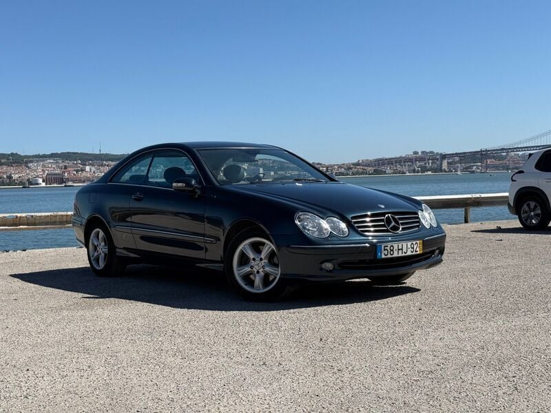 Azul Usado 2009 Mercedes CLK270 Avantgarde Coupé | € 9.750 - Imagem 1/4