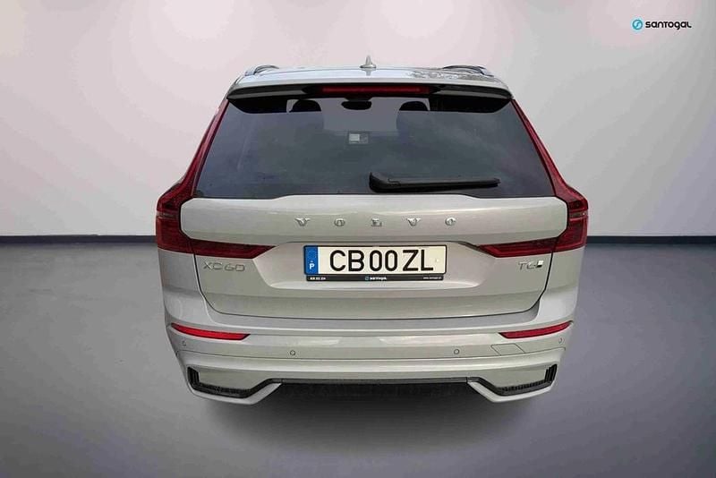 Usado Volvo XC60 Plus 253 HP (186 kW) 2026 Cinzento SUV