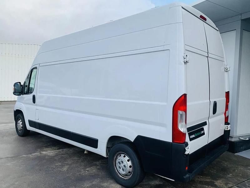 Usado Peugeot Boxer 120 HP (88 kW) 2021 Branco Van