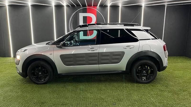 Usado Citroën C4 Cactus 100 HP (73 kW) 2015 Cinzento Citadino
