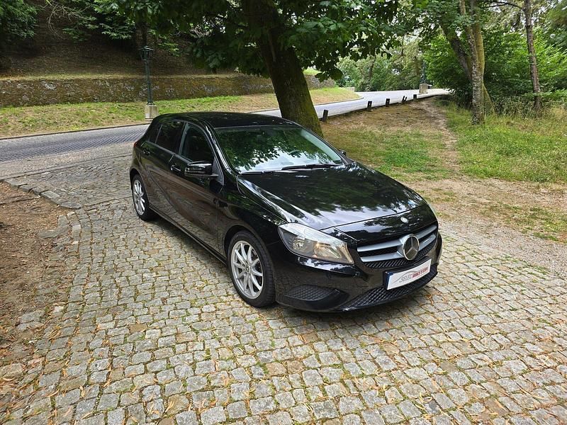Preto Usado 2013 Mercedes A180 | € 12.999 - Imagem 1/4