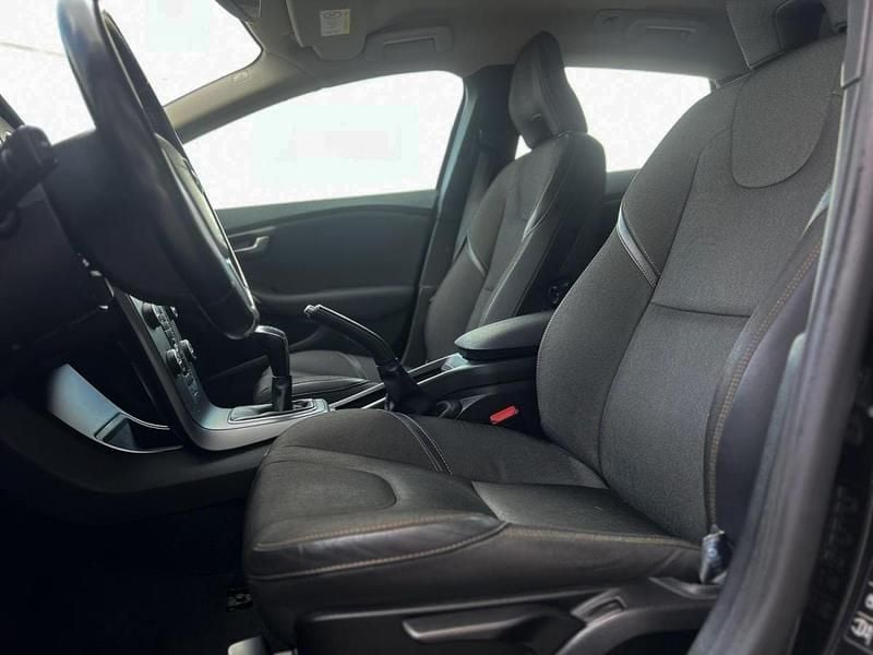 Usado Volvo V40 CC 150 HP (110 kW) 2019 Preto Carrinha