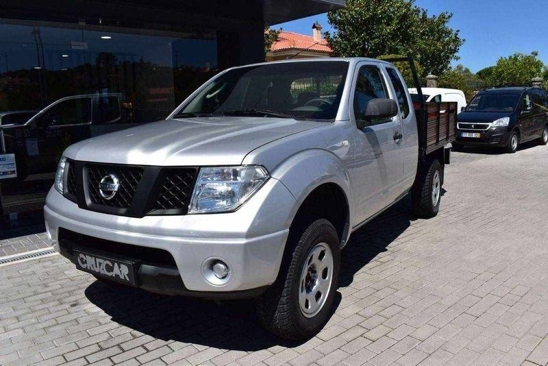 Cinzento Usado 2005 Nissan Navara Comfort Pickup | € 15.999 (Bom preço) - Imagem 1/4