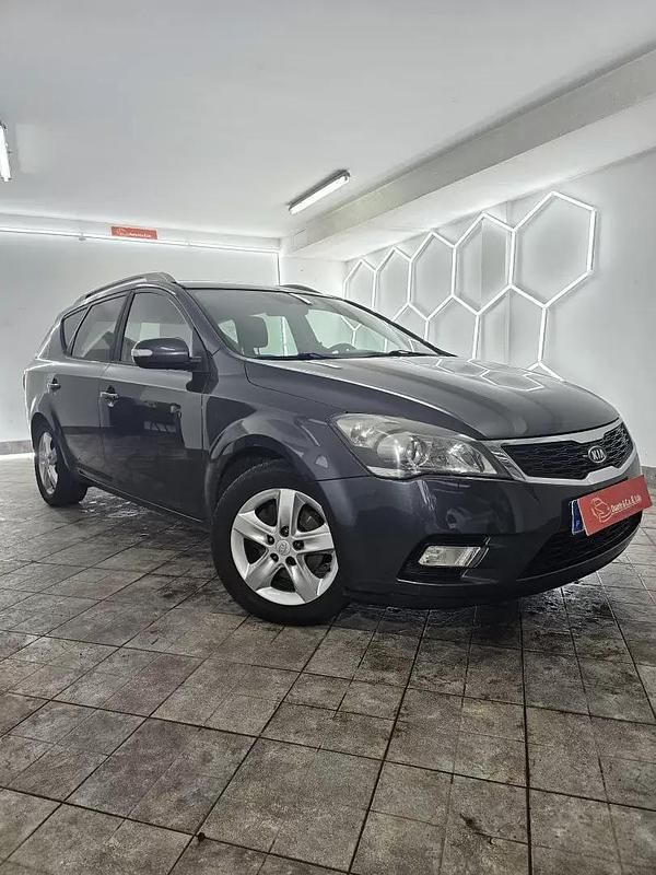 Usado Kia Ceed Sportswagon EX 109 HP (80 kW) 2010 Cinzento Carrinha