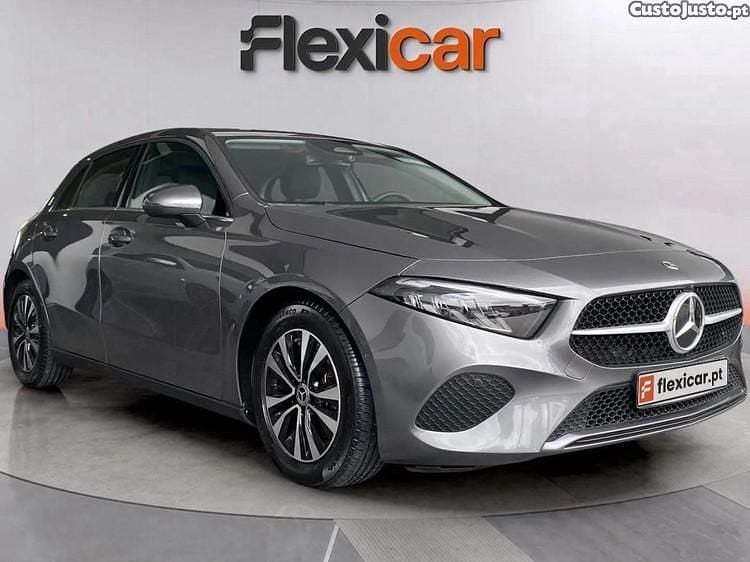 Cinza Usado 2023 Mercedes A200 Style | € 28.890 (Super Preço) - Imagem 1/1