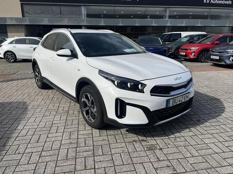 Usado Kia XCeed 100 HP (73 kW) 2025 Preto SUV