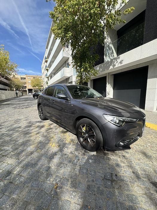 Usado 2017 Alfa Romeo Stelvio SUV | € 21.750 - Imagem 1/4