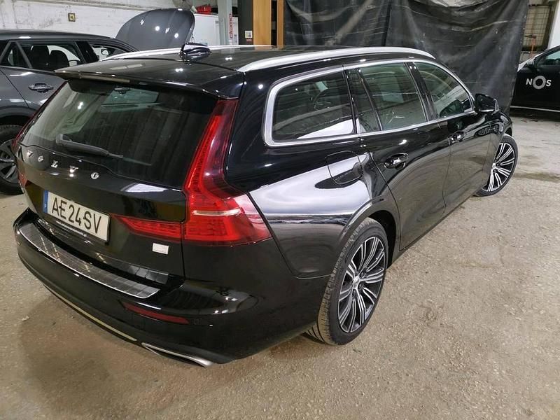 Usado Volvo V60 340 HP (250 kW) 2020 Preto Carrinha