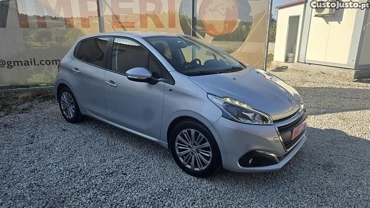 Cinza Usado 2016 Peugeot 208 Style Citadino | € 9.600 (Bom preço) - Imagem 1/1