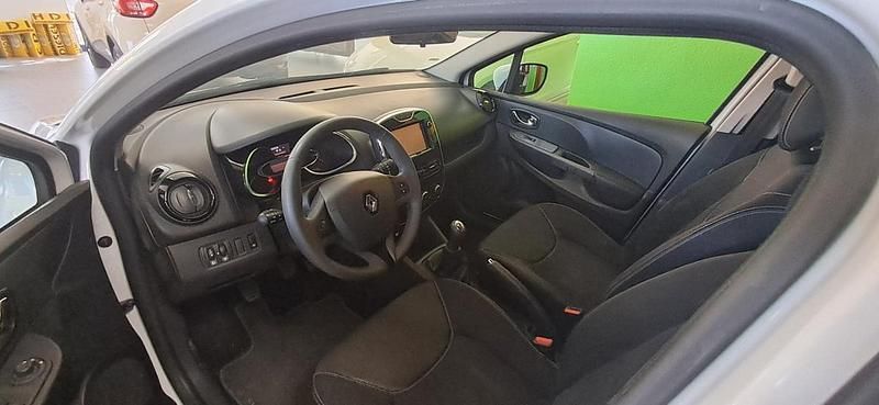 Usado Renault Clio IV 90 HP (66 kW) 2014 Branco Carrinha