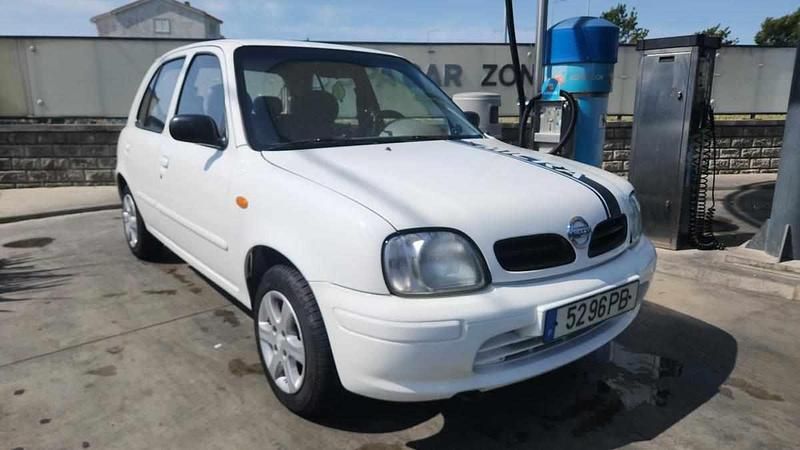 Usado Nissan Micra 57 HP (41 kW) 2000 Branco Citadino