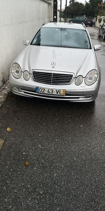 Usado 2003 Mercedes E270 Avantgarde Sedan | € 4.299 (Preço justo) - Imagem 1/3