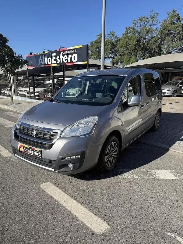 Cinzento Usado 2016 Peugeot Partner Tepee Active Monovolume | € 14.900 - Imagem 1/4