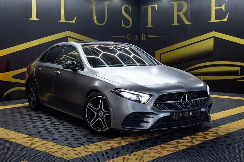 Cinza Usado 2020 Mercedes A180 AMG line Sedan | € 28.900 (Preço elevado) - Imagem 1/4
