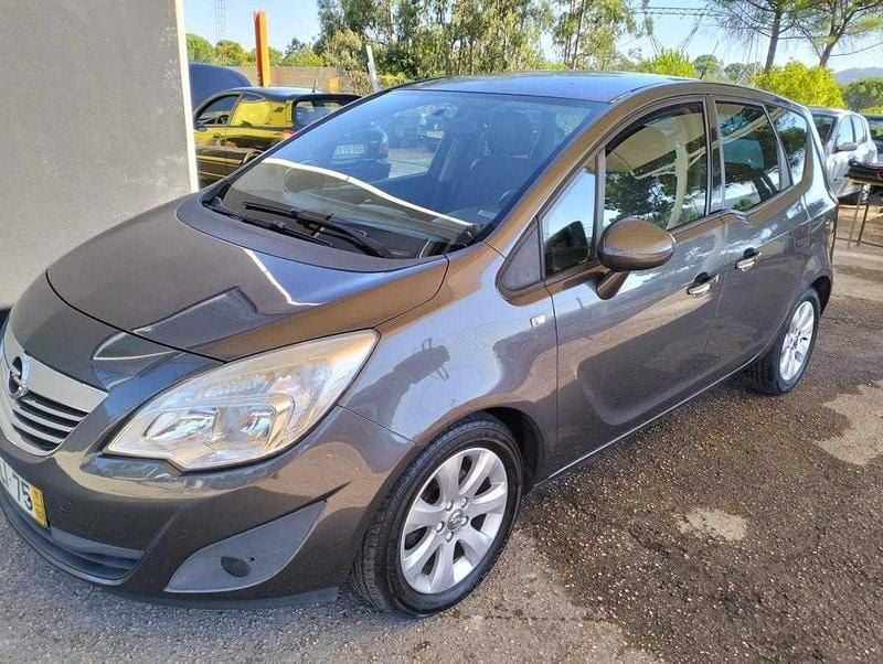 Cinzento Usado 2011 Opel Meriva Monovolume | € 6.000 (Preço justo) - Imagem 1/4