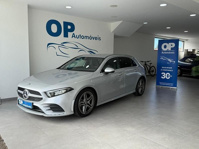 Cinza Usado 2020 Mercedes A180 AMG line Sedan | € 27.450 (Preço elevado) - Imagem 1/4