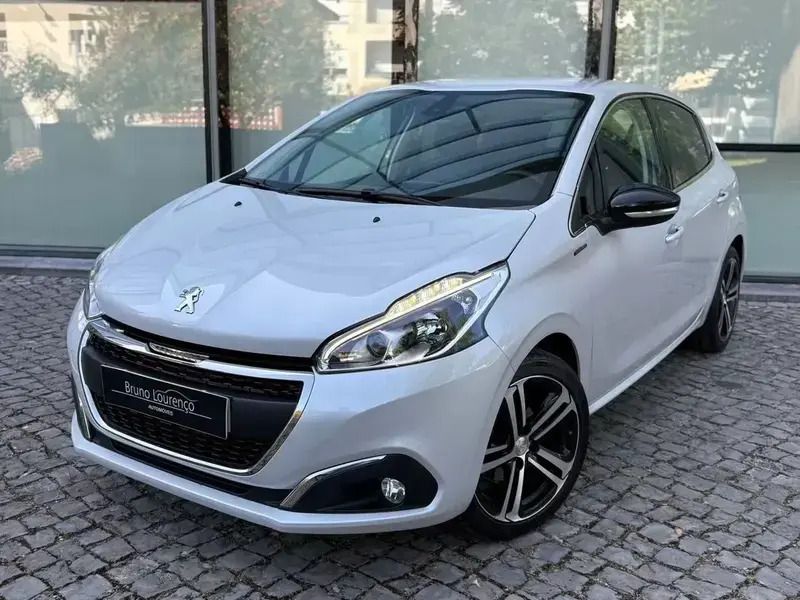 Branco Usado 2016 Peugeot 208 GT-line Citadino | € 10.900 (Preço justo) - Imagem 1/4