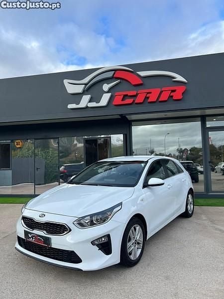 Branco Usado 2021 Kia Ceed Citadino | € 14.850 (Preço justo) - Imagem 1/1