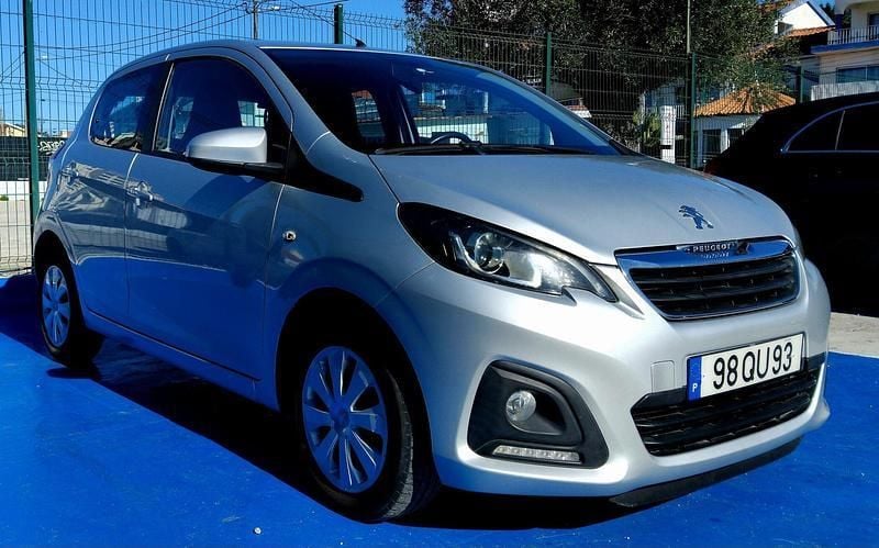 Cinza Usado 2016 Peugeot 108 Active Citadino | € 8.500 (Preço justo) - Imagem 1/4