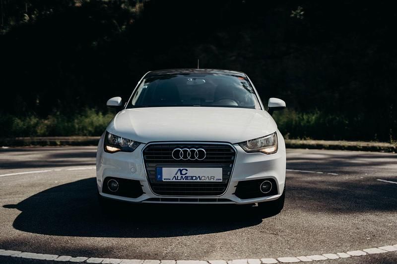 Branco Usado 2013 Audi A1 Attraction Citadino | € 9.990 (Preço justo) - Imagem 1/4