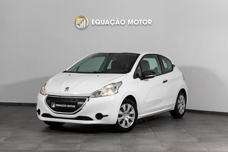 Branco Usado 2014 Peugeot 208 Access Citadino | € 7.400 (Preço justo) - Imagem 1/4