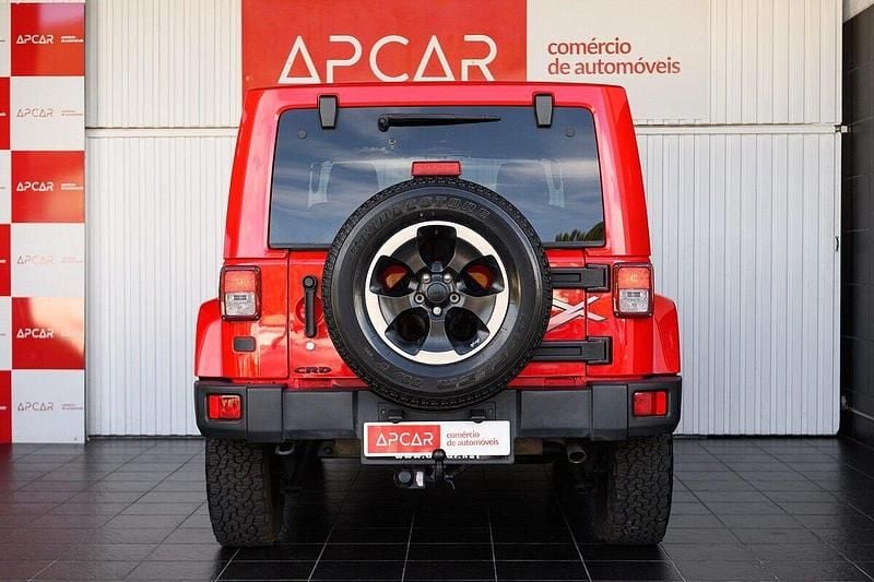 Usado Jeep Wrangler Sport 200 HP (147 kW) 2015 Vermelho SUV