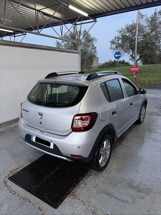 Usado Dacia Sandero Stepway 90 HP (66 kW) 2013 Sedan