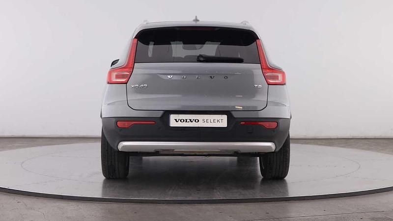 Usado Volvo XC40 129 HP (94 kW) 2024 Cinzento SUV