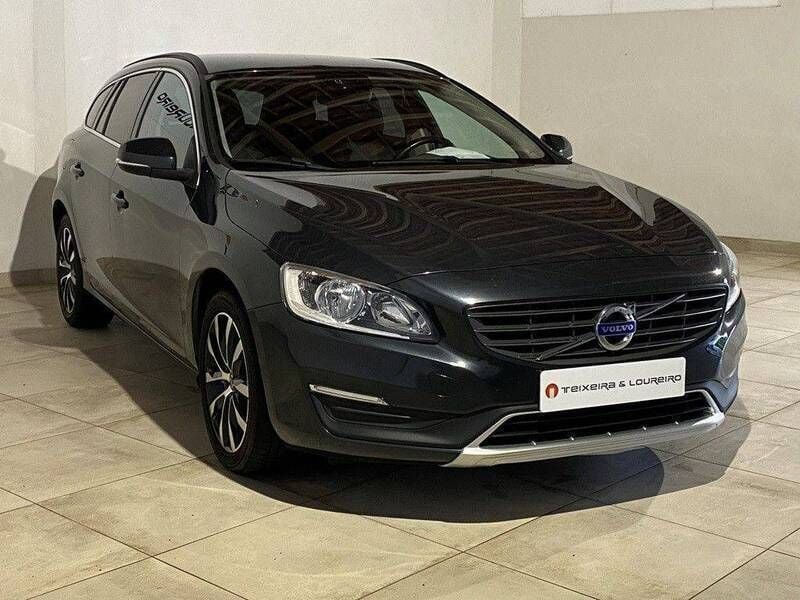 Usado Volvo V60 Momentum 150 HP (110 kW) 2017 Cinzento Carrinha