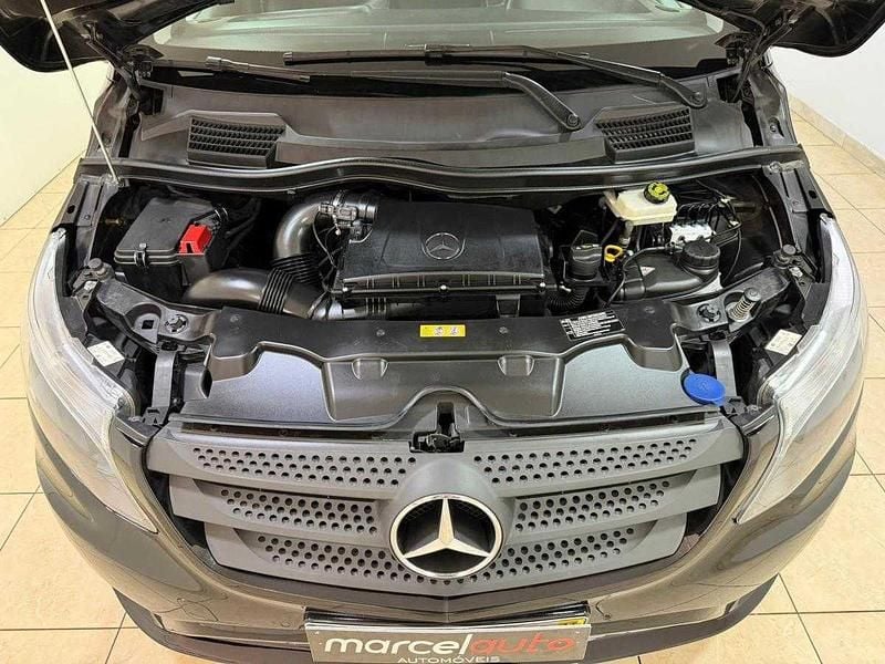 Usado Mercedes Vito 136 HP (100 kW) 2018 Preto Van