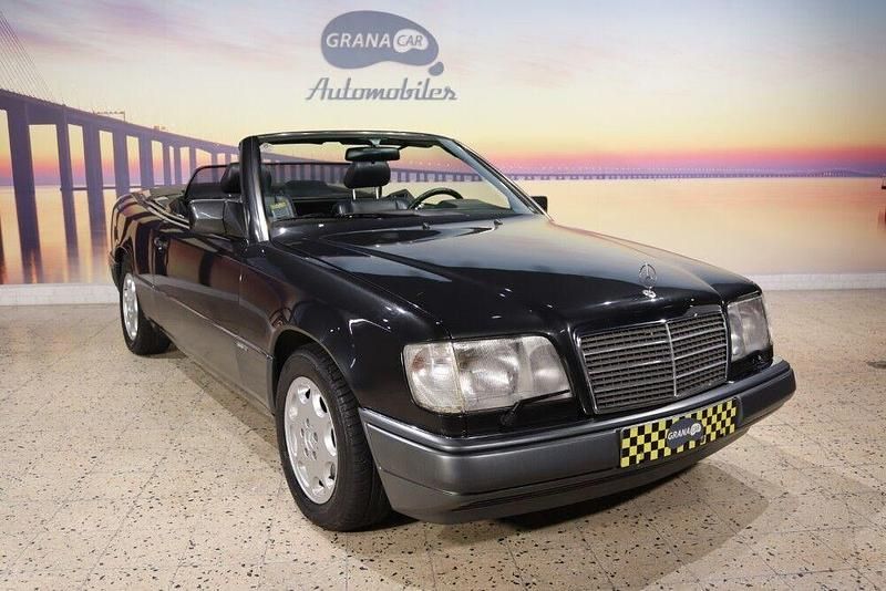Usado Mercedes E220 150 HP (110 kW) 1993 Cinza Cabrios