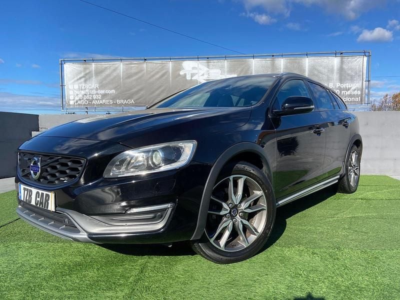 Preto Usado 2016 Volvo V60 Pro Carrinha | € 17.900 - Imagem 1/4