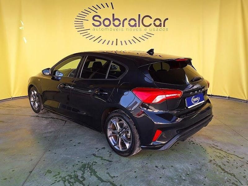 Usado Ford Focus ST-Line 125 HP (91 kW) 2021 Preto