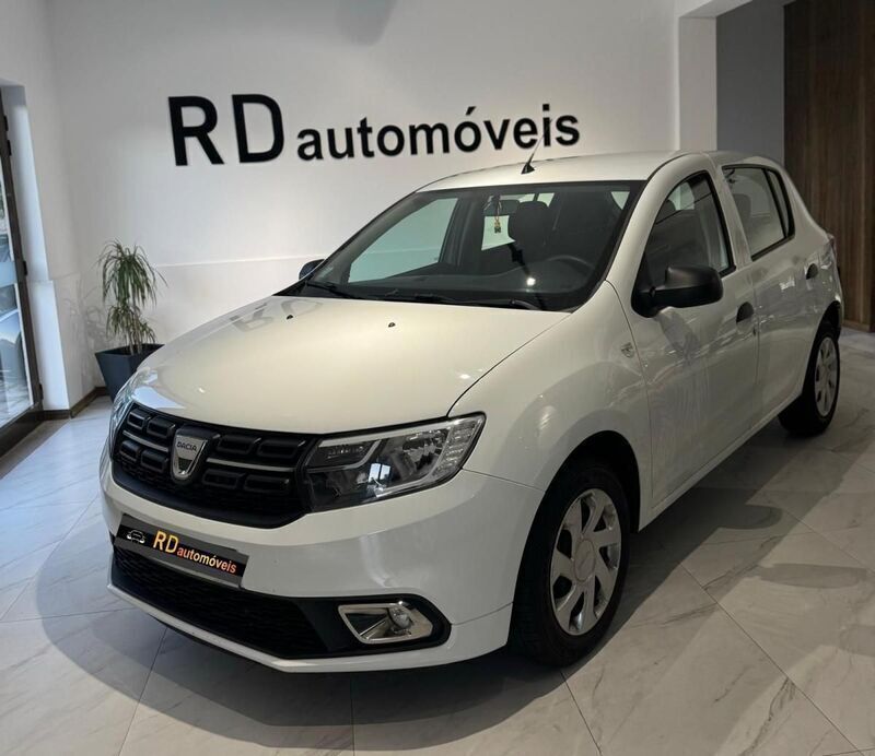 Branco Usado 2021 Dacia Sandero Comfort Citadino | € 14.000 (Preço justo) - Imagem 1/4