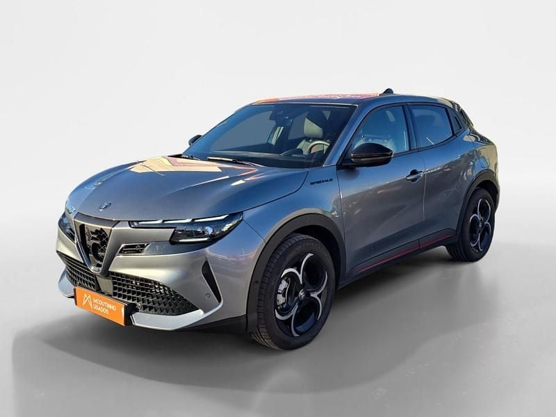 Cinza Usado 2025 Alfa Romeo Junior Edizione Speciale SUV | € 29.790 (Preço justo) - Imagem 1/4