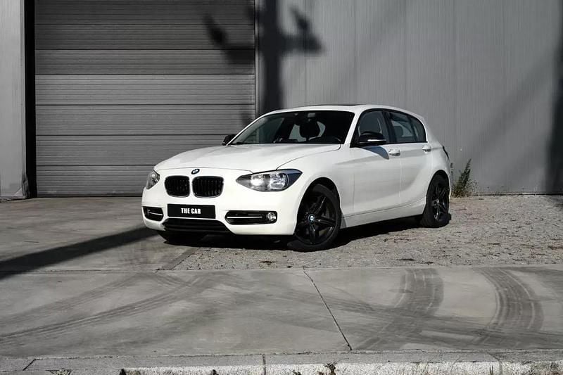 Branco Usado 2012 BMW 120 Sport Line Citadino | € 15.999 (Preço justo) - Imagem 1/4