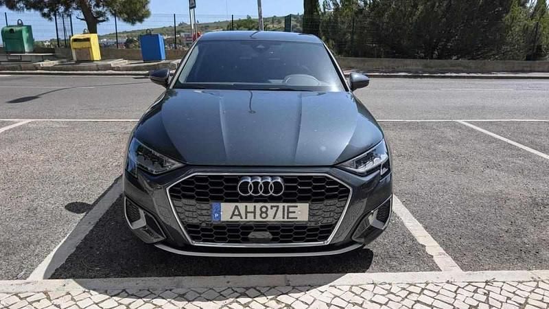 Cinzento Usado 2021 Audi A3 Citadino | € 26.800 (Preço elevado) - Imagem 1/4